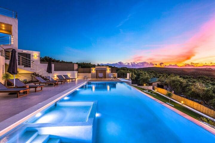 5′ to Beach / Private Heated Pool / Seaview / Gym gallery image 2