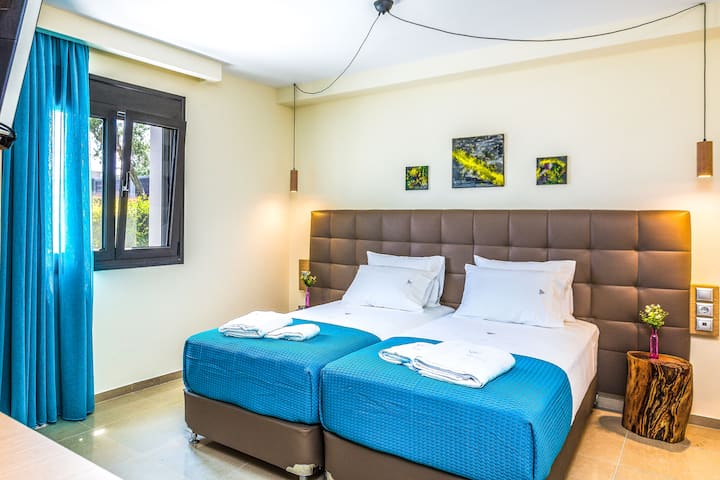 Main Level: Bedroom 6 with two single beds