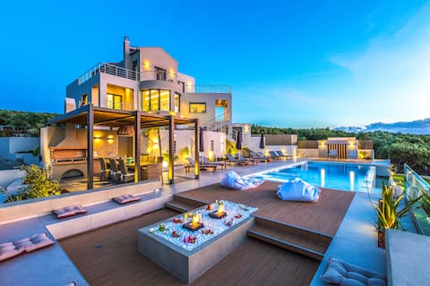 5' to Beach / Private Heated Pool / Seaview / Gym
