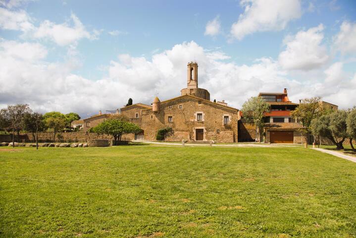 Mas Solés: Casa para familias y grupos 10 personas