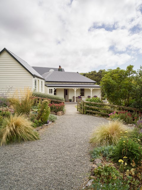Banks Peninsula Heritage Farmhouse | Sleeps 17