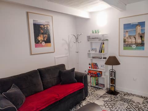 Renovated cottage, quiet & warm - Medieval village