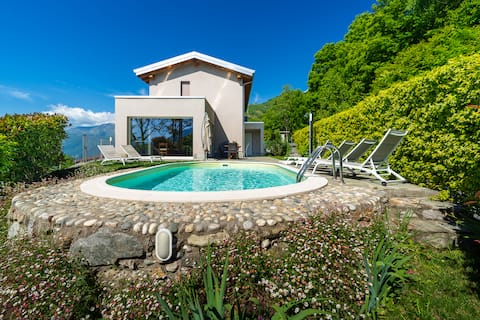 Casa Monia with swimming pool and beautiful view of Lake Como
