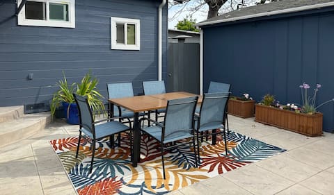 Cozy Studio 10-20 min walk to BART