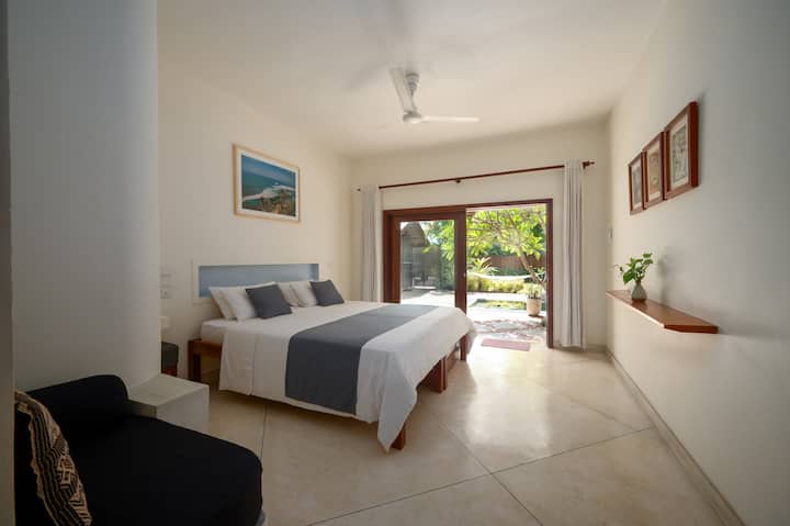 Double ensuite bedroom that opens out to the pool.