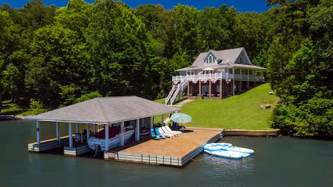 Lakefront | Kayaks| SUPs | Hot Tub | Boat Options