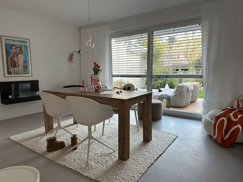 Small, colorful villa in Bonn Plittersdorf