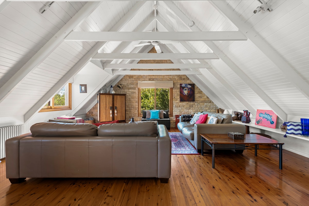 Successful Airbnb property: Berry Cottage Escape. Beach, Wineries & Village in Berry