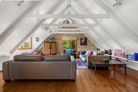 Successful Airbnb property: Berry Cottage Escape. Beach, Wineries & Village in Berry