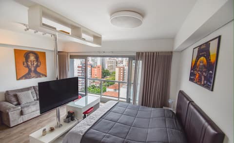 Top Airbnb: NEW Studio, Moinhos de Vento, amazing view ! em Auxiliadora