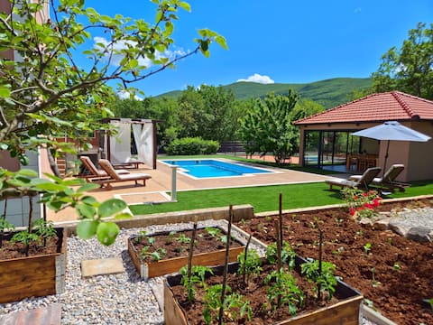 Villa MIR-My Inner Rest- 4 bedroom villa with pool