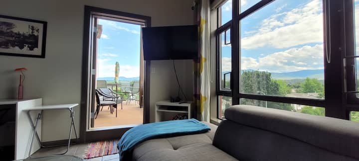 Unique Luxury Penthouse/ 
Large Deck Playa Del Sol - Kelowna