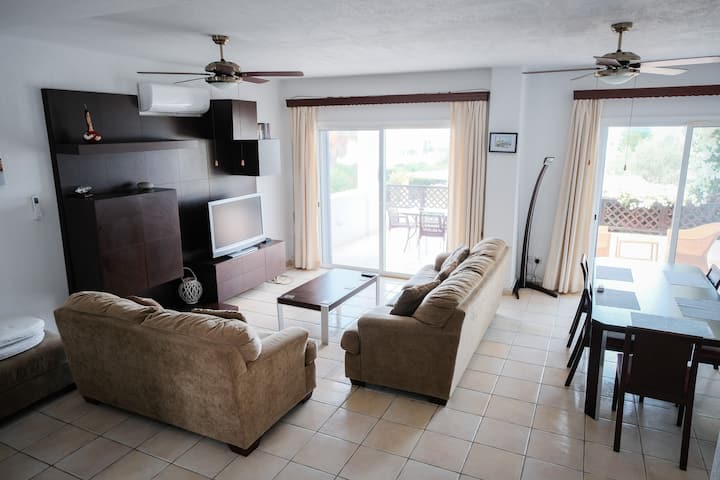 Beautiful Seaside Villa - Paphos, Chlorakas - Тала