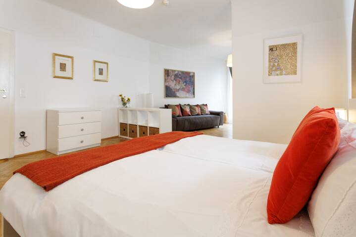 City Center | KLIMTs Balcony Suite gallery image 3