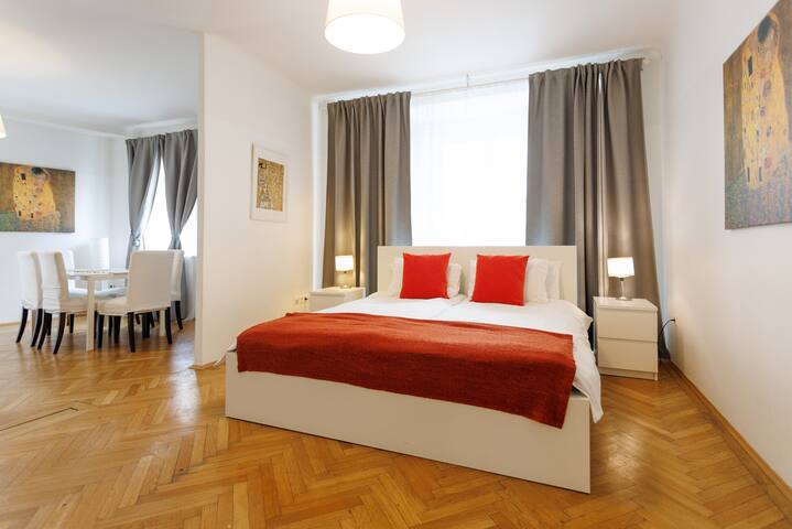 City Center | KLIMTs Balcony Suite gallery image 2