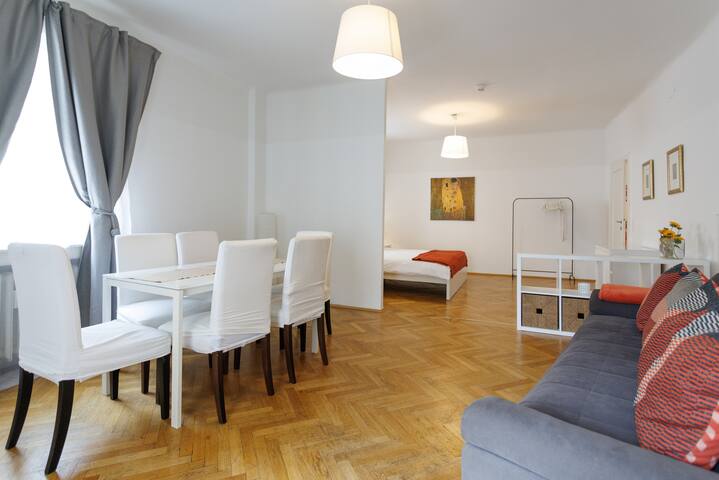 City Center | KLIMTs Balcony Suite gallery image 4