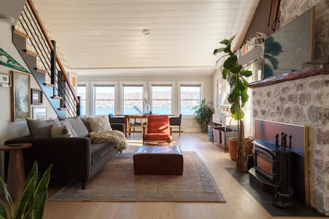 Magical LAKEFRONT Cabin