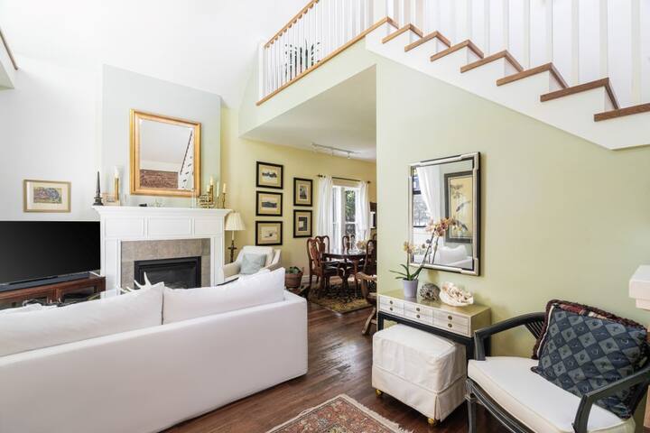 Elegant 1891 Victorian in LoHi gallery image 3