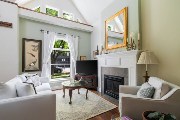 Elegant 1891 Victorian in LoHi gallery image 2