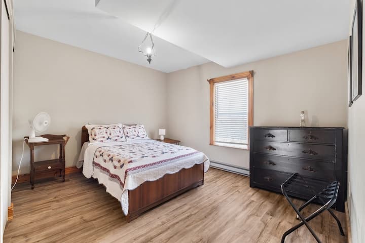 1/4 חדרי שינה.
3 חדרי שינה בקומה השנייה

כל החדרים גדולים ומרווחים עם ארונות גדולים (עם קולבים).