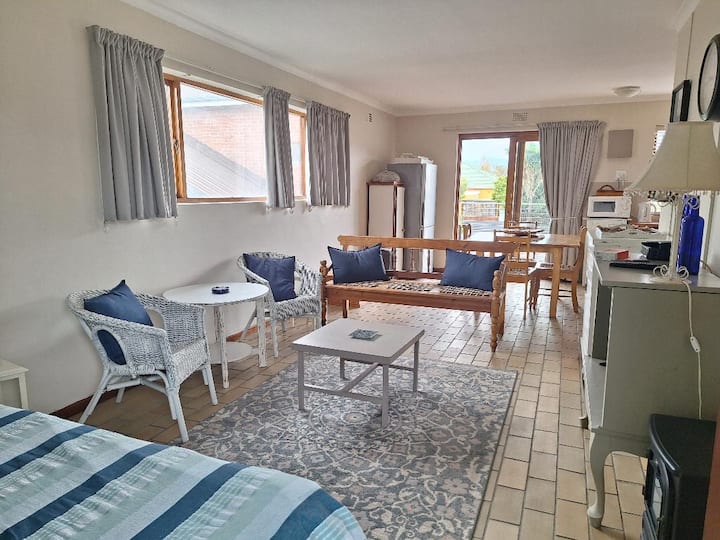 Panini Self Catering Apartment - Somerset West
