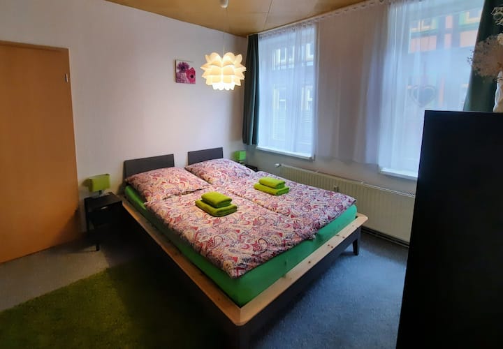 -配备地毯
-以广角拍摄照片，以获得更好的体现