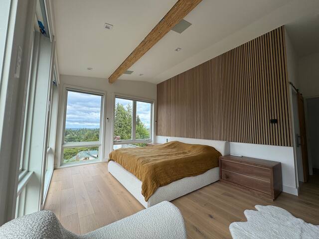 Modern 5 Bedroom Luxury gallery image 2