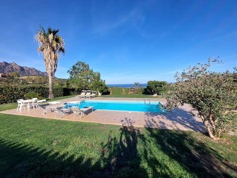 Luxury Villa with Private Pool and Sea View - WIFI