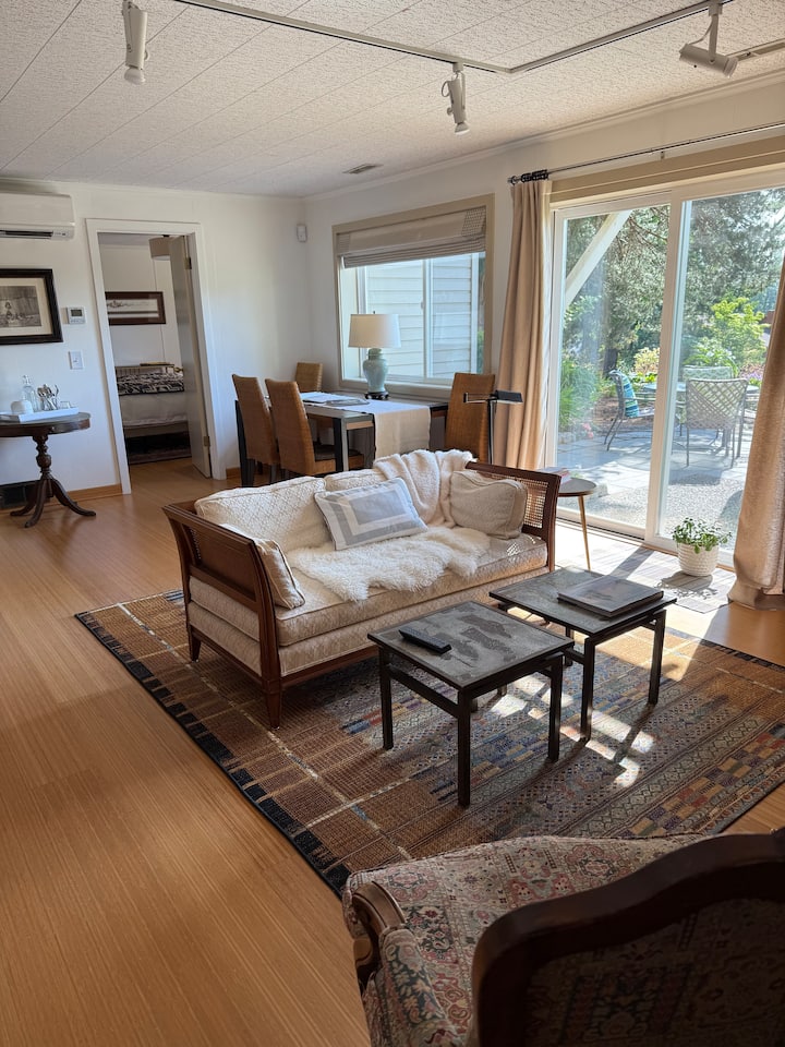 Sunny Bainbridge Island Beach House - Water View - Bainbridge Island, WA
