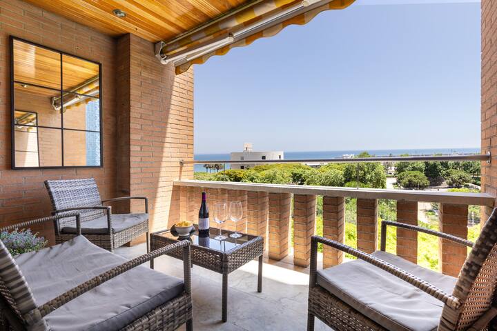 APARTMENT SEA VIEWS IN BARCELONA gallery image 3