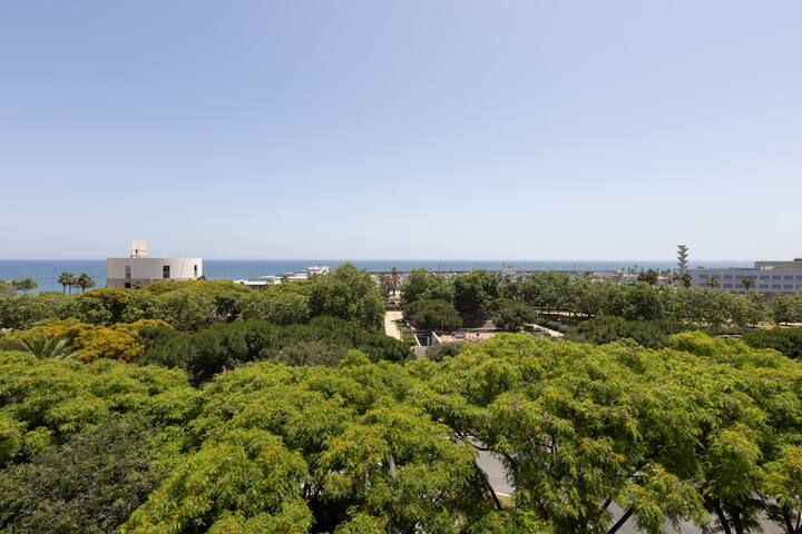 APARTMENT SEA VIEWS IN BARCELONA gallery image 4