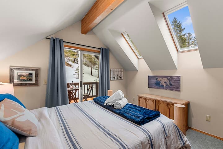 Drink your morning cup of coffee and view the scenery through two skylights.