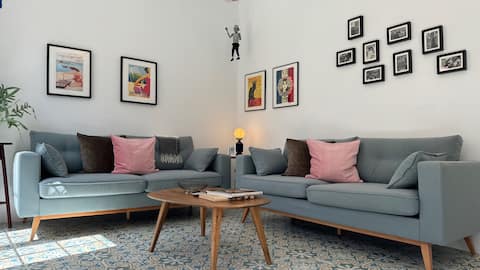 Top Airbnb: Spacious, luminous apartment with 3 balconies. in La Goleta
