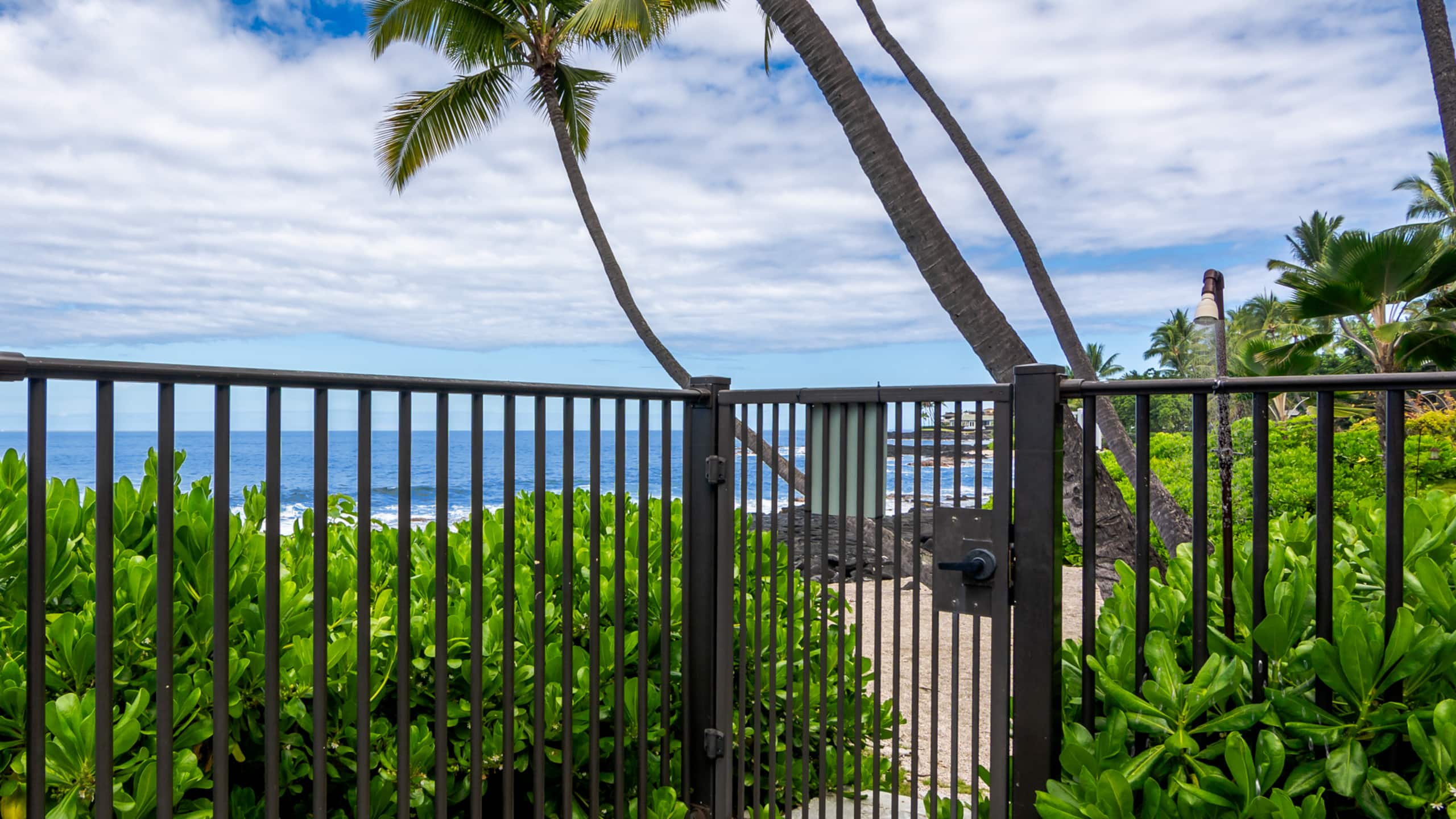 Condo in Kailua-Kona · ★4.91 · 2 bedrooms · 2 beds · 2 baths - Image 21