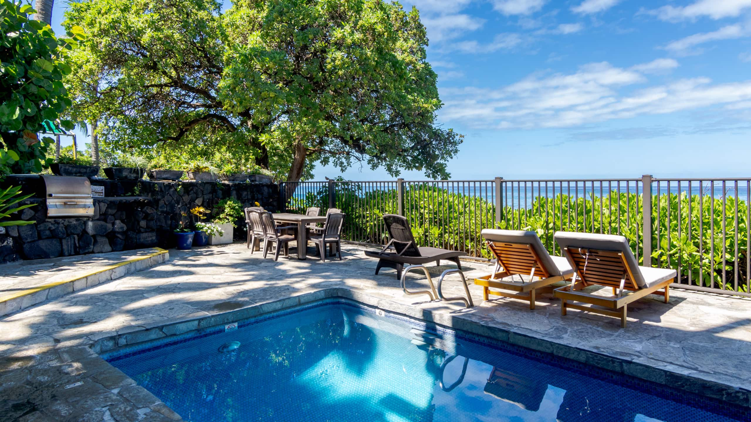 Condo in Kailua-Kona · ★4.91 · 2 bedrooms · 2 beds · 2 baths - Image 25