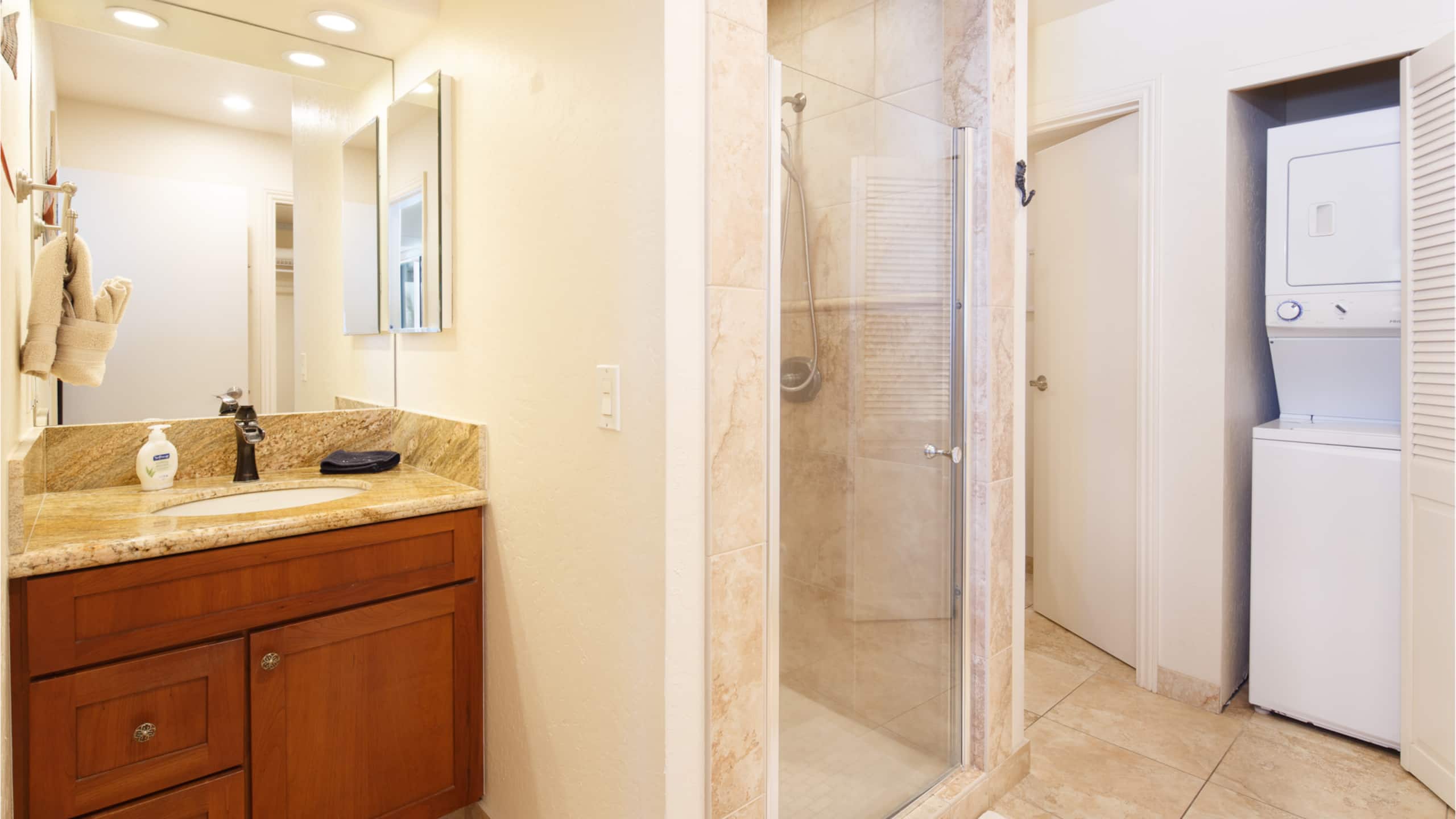 Condo in Kailua-Kona · ★4.91 · 2 bedrooms · 2 beds · 2 baths - Image 17
