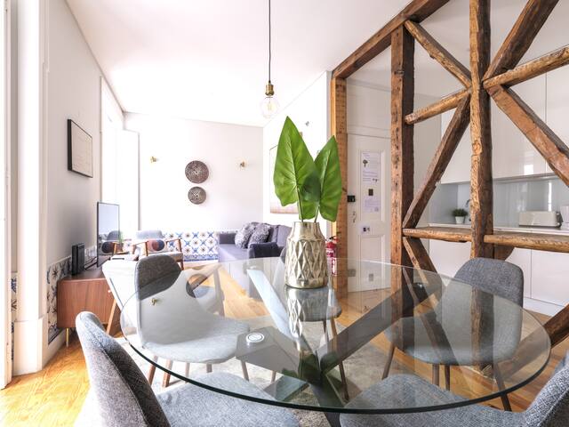 Alfama Castle Fabulous First floor Apartment in Restored 19th Century Building gallery image 4