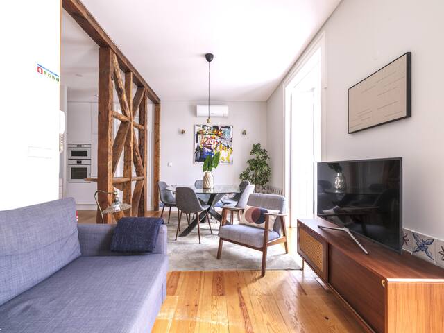 Alfama Castle Fabulous First floor Apartment in Restored 19th Century Building gallery image 2