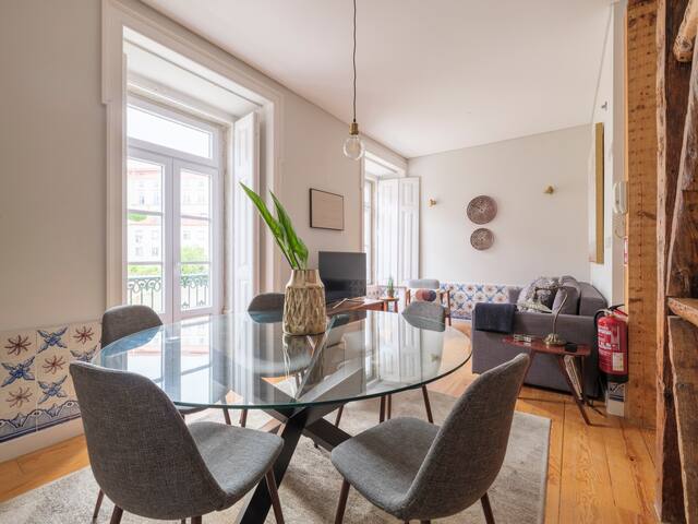 Alfama Castle Fabulous First floor Apartment in Restored 19th Century Building gallery image 3