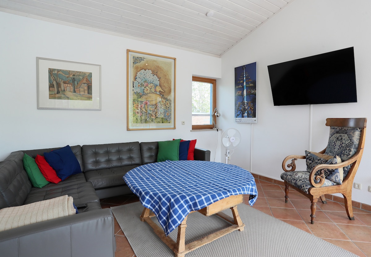 Erfolgreiche Airbnb-Immobilie: 25 min to City Center - 1500 sqf Flat South Munich in München