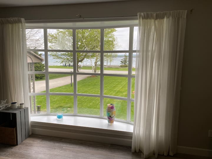 Balmy Beach Breeze   Waterfront Home - Owen Sound