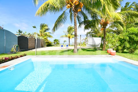 Chalet Cardinal Beachfront, Private Pool, Wifi