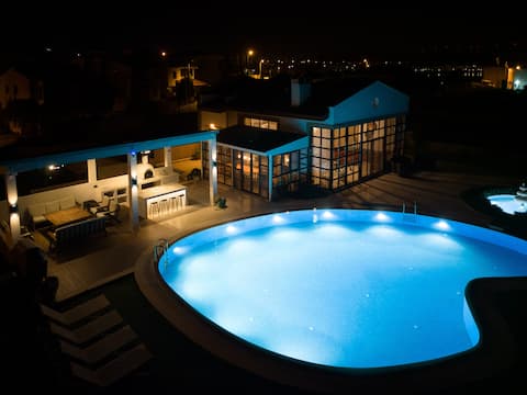 Seafront Villa Large Swimming Pool Steps tothe Sea