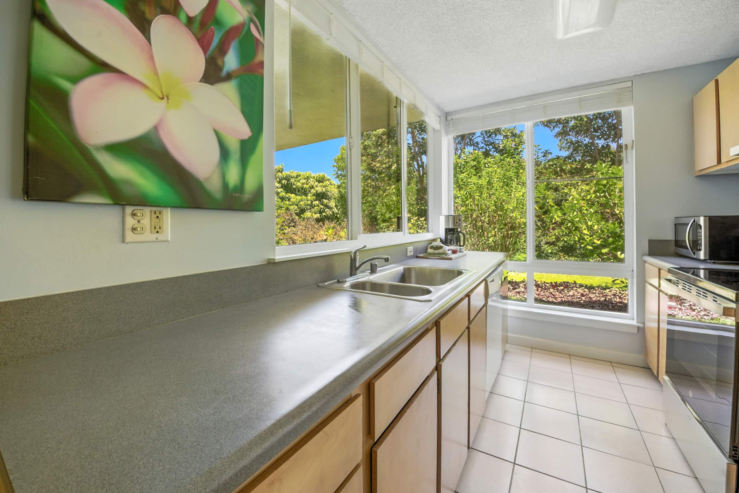 Romantic Island Condo *Jungle Views - Image 6