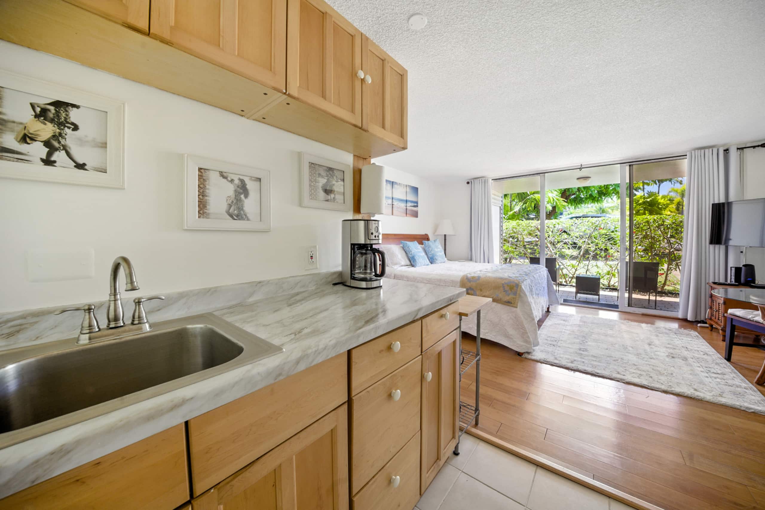 Romantic Island Condo *Jungle Views - Image 11