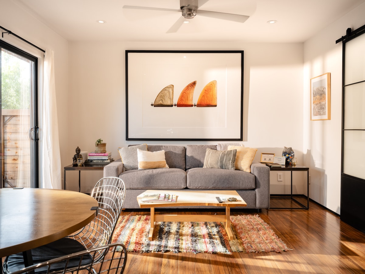 Modernist Suite: HOT TUB/View/Firepit/Patio + More - Guest suites