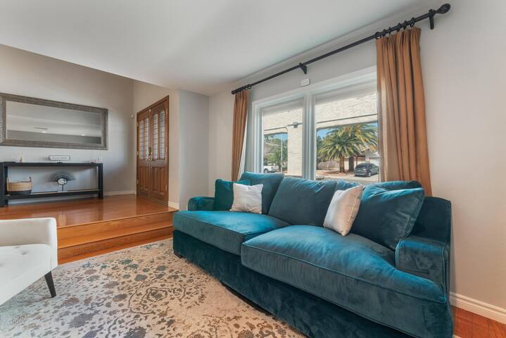 5bedroom By Strip & Airport w/ King Beds! gallery image 5