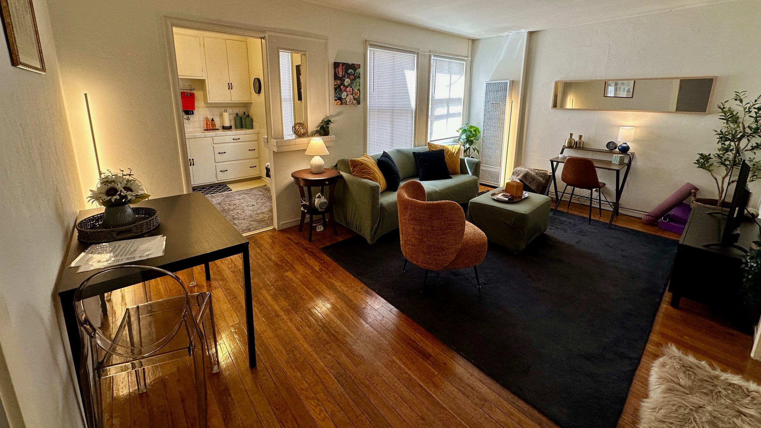 Classically Cool Apartment on College Ave - Image 2