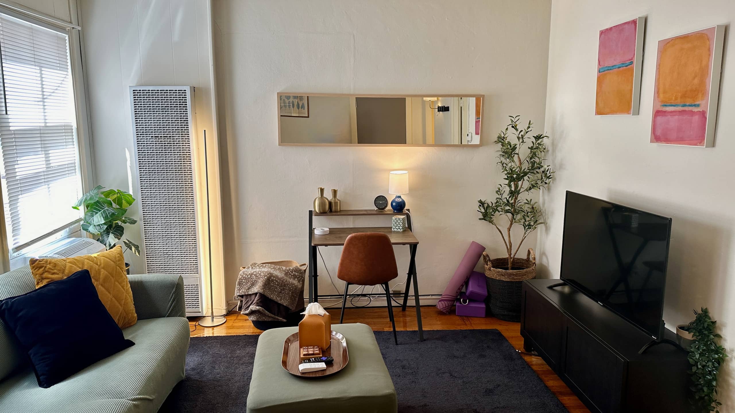 Classically Cool Apartment on College Ave - Image 5