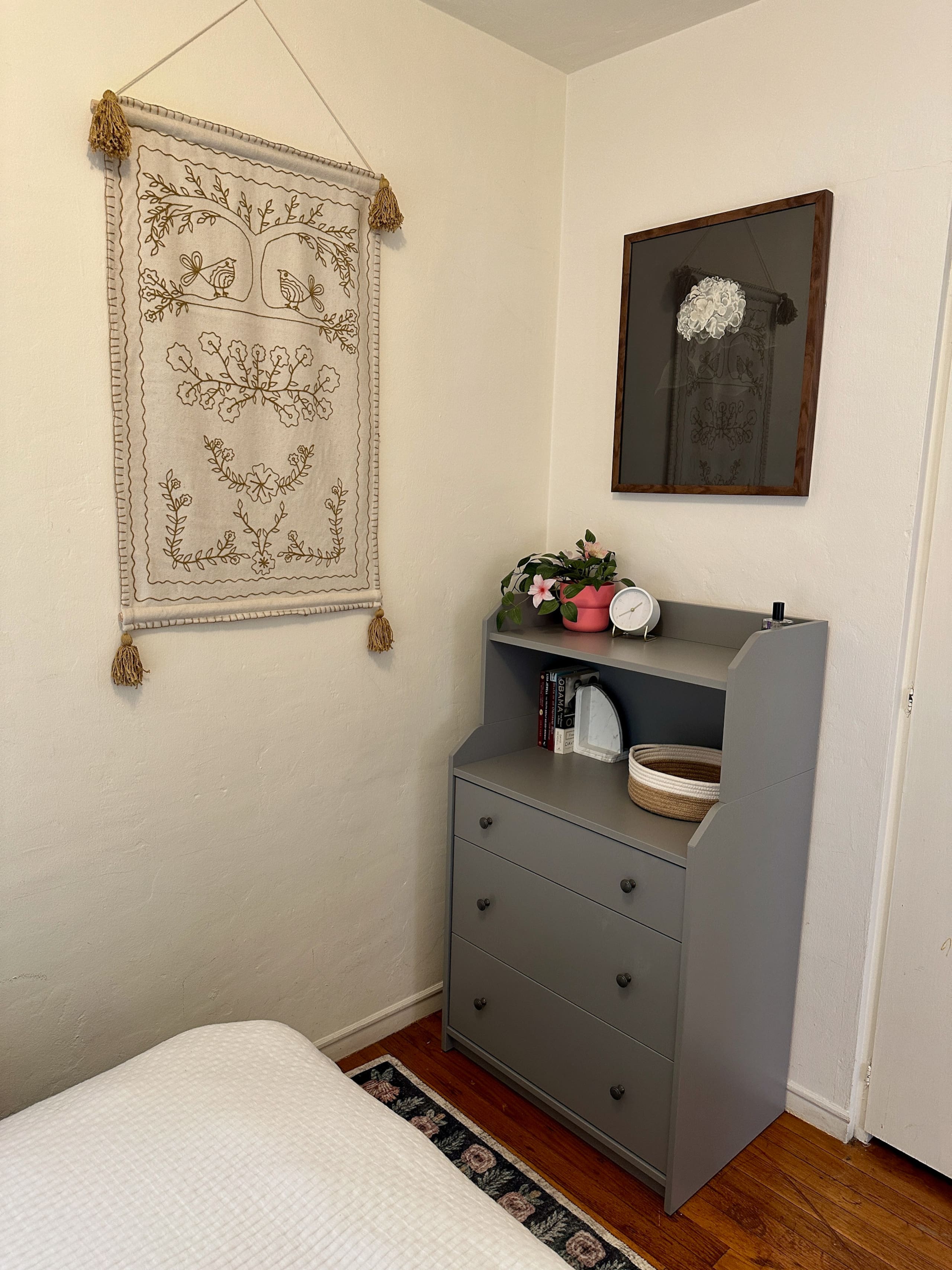 Classically Cool Apartment on College Ave - Image 14